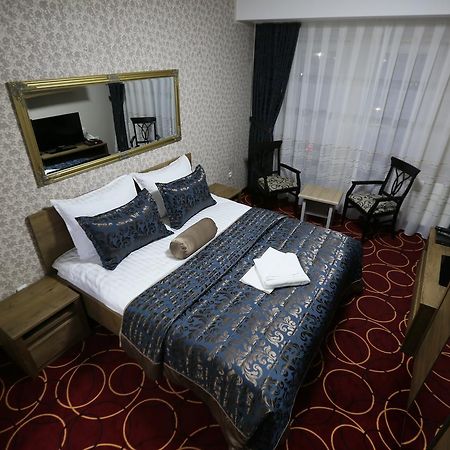 Hotel Pejton Pristina Exterior foto