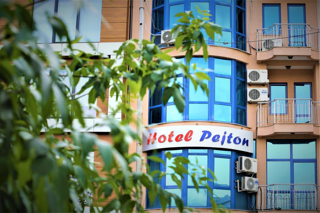 Hotel Pejton Pristina Exterior foto