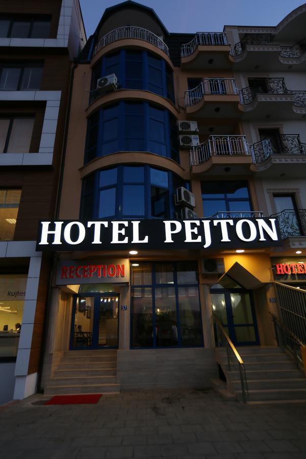 Hotel Pejton Pristina Exterior foto