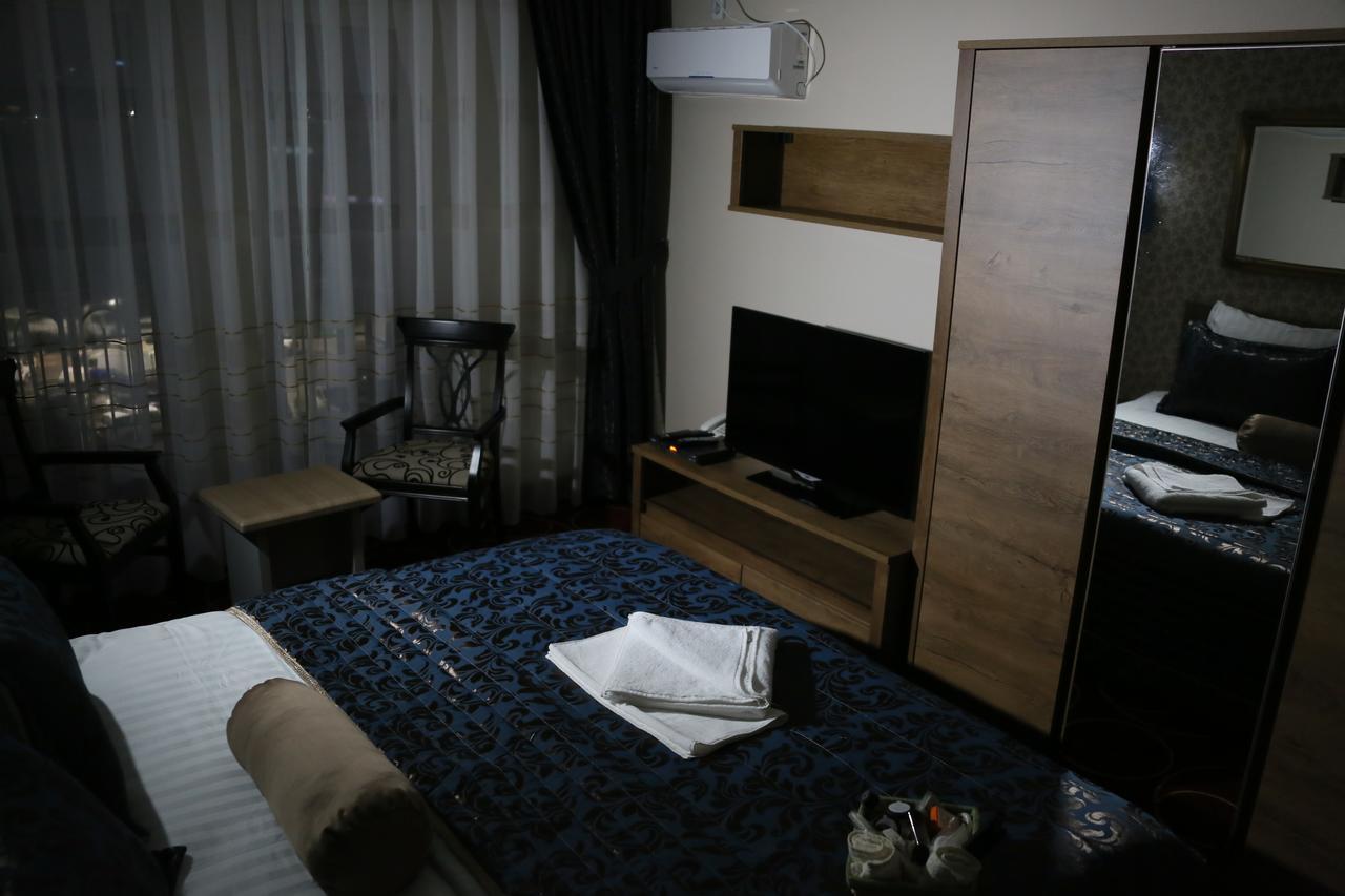Hotel Pejton Pristina Exterior foto