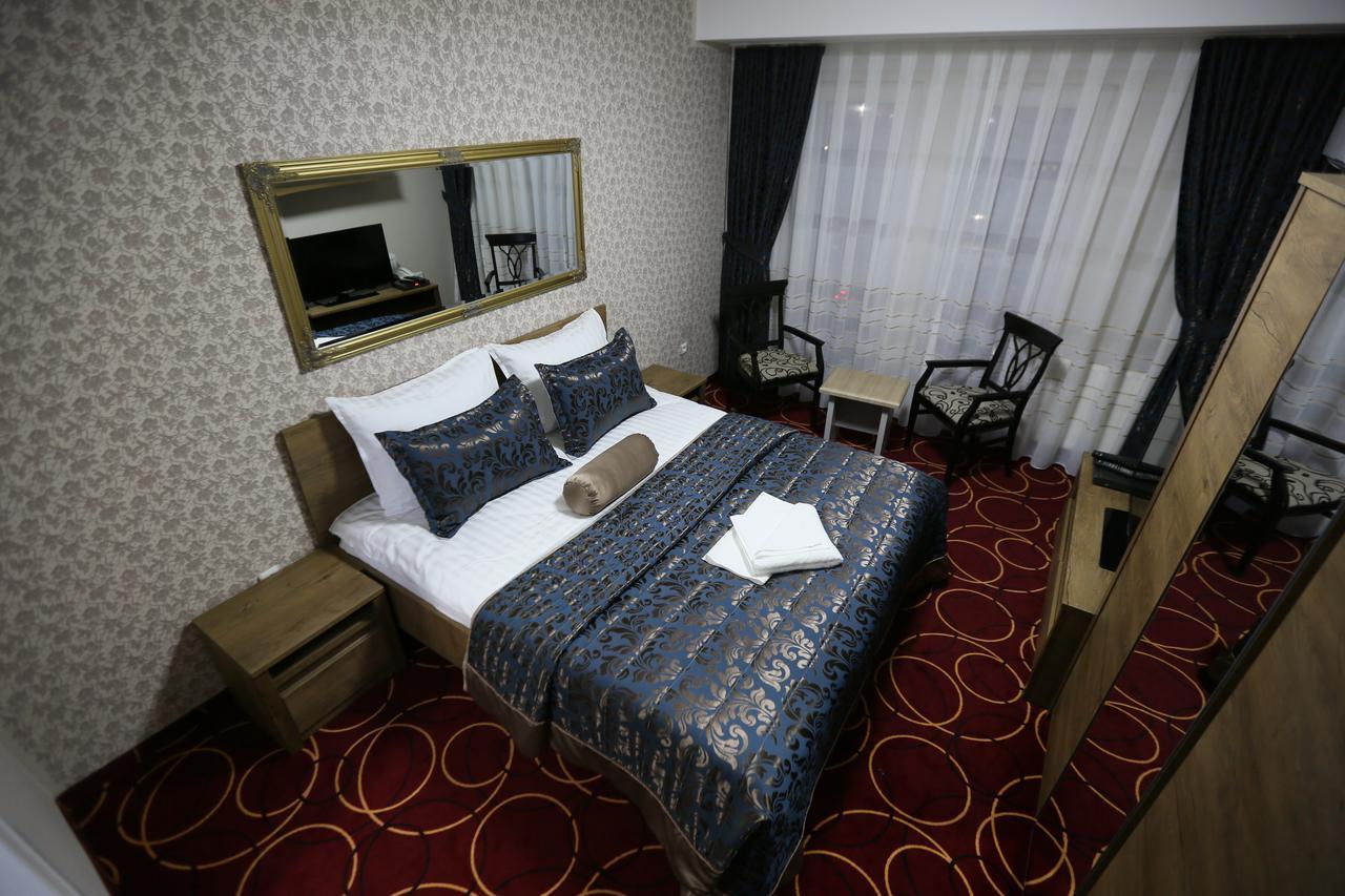 Hotel Pejton Pristina Exterior foto